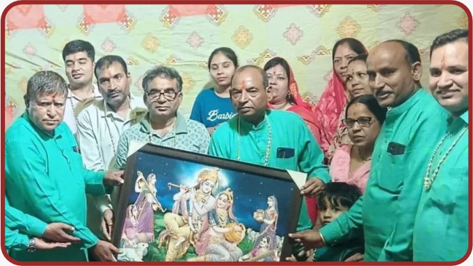 Photos of the monthly bhajan Sandhya Program.